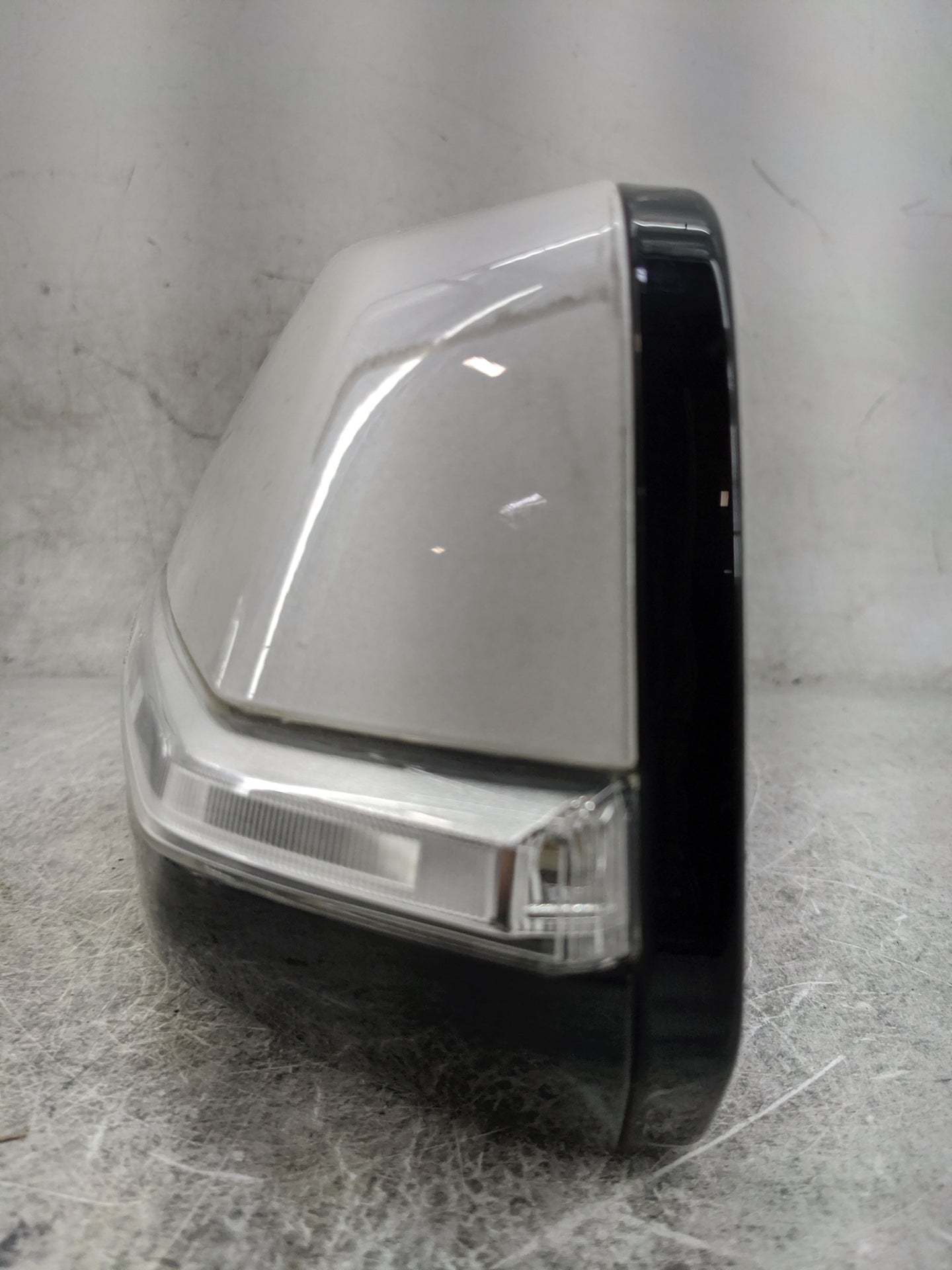 2018-2022 Chevrolet Traverse Driver Side View Mirror - Left Door Mirror OEM Used - Oemusedautoparts1.com
