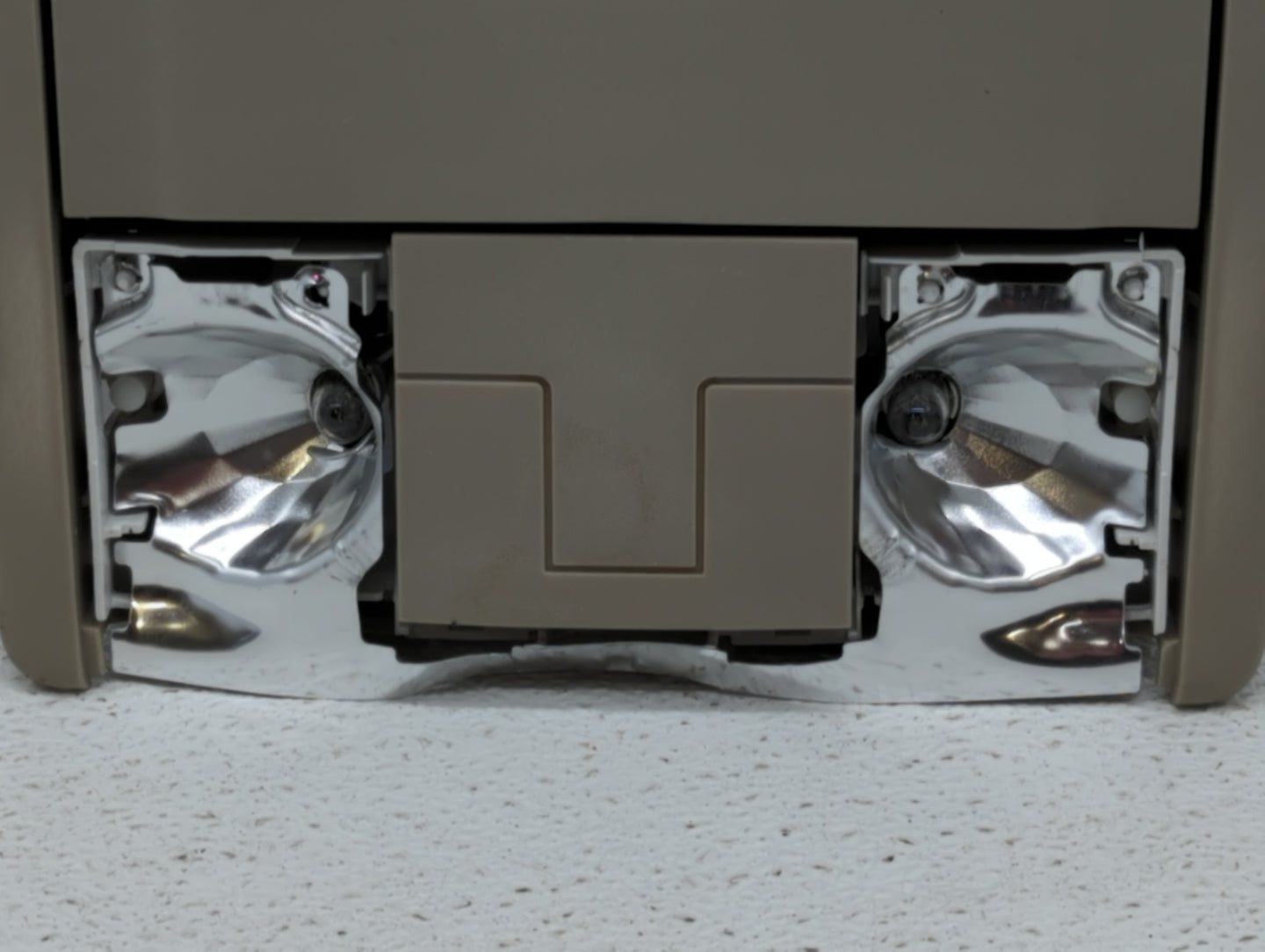 2019 Chevrolet Traverse Overhead Roof Console - Oemusedautoparts1.com