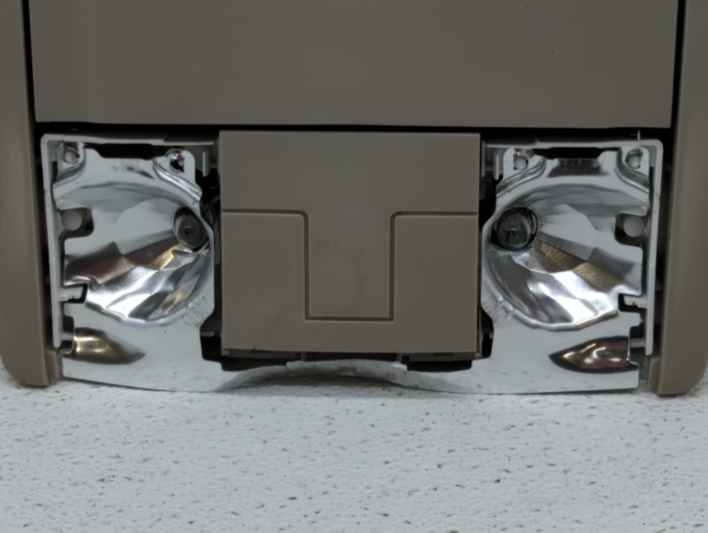 2019 Chevrolet Traverse Overhead Roof Console - Oemusedautoparts1.com