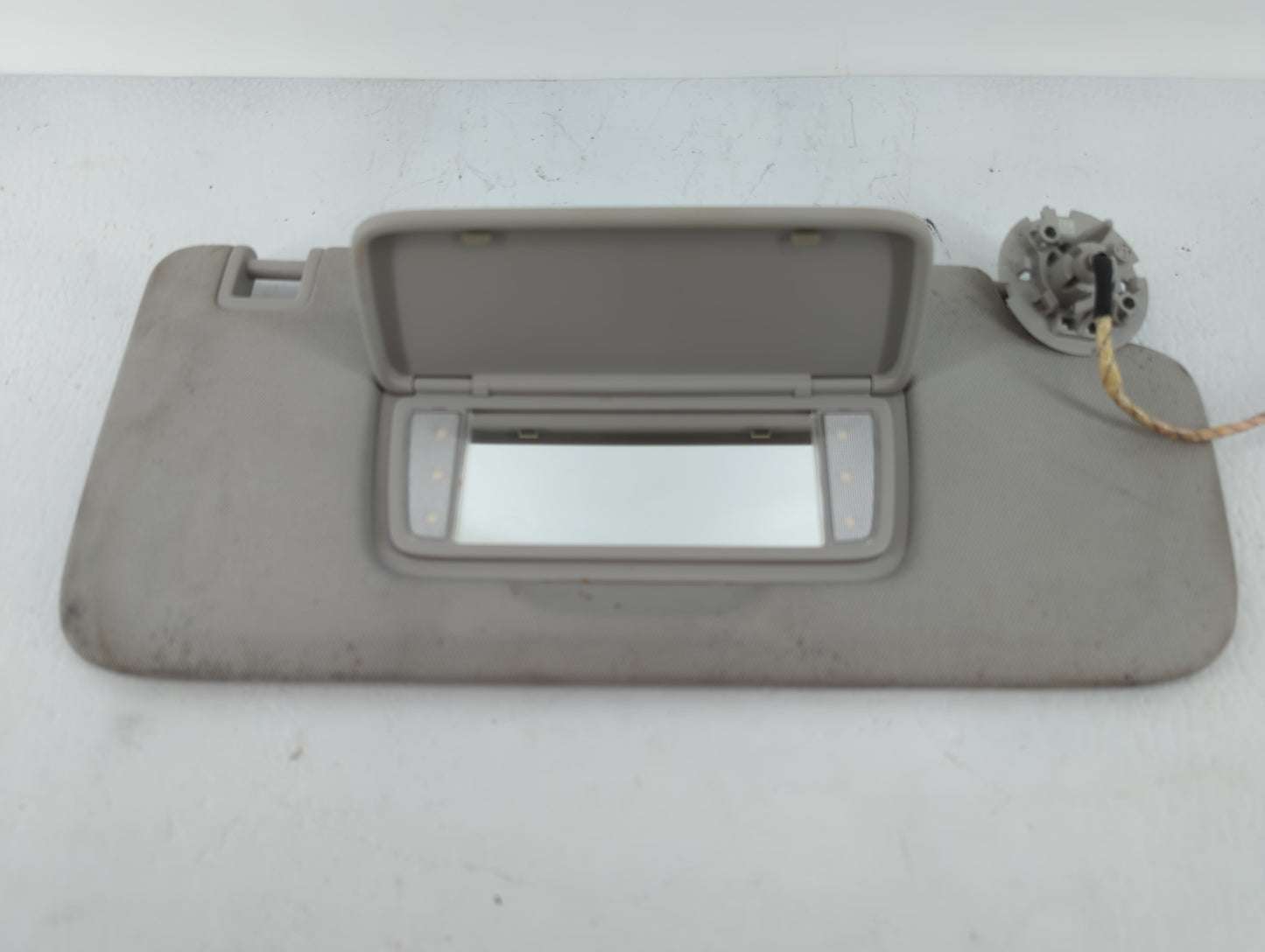 2018-2022 Chevrolet Traverse Sun Visor Shade Replacement Passenger Right Mirror Fits Fits 2018 2019 2020 2021 2022 OEM Used 