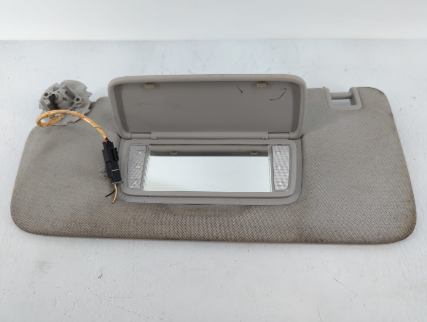 2018-2022 Chevrolet Traverse Sun Visor Shade Replacement Driver Left Mirror Fits Fits 2018 2019 2020 2021 2022 OEM Used Auto