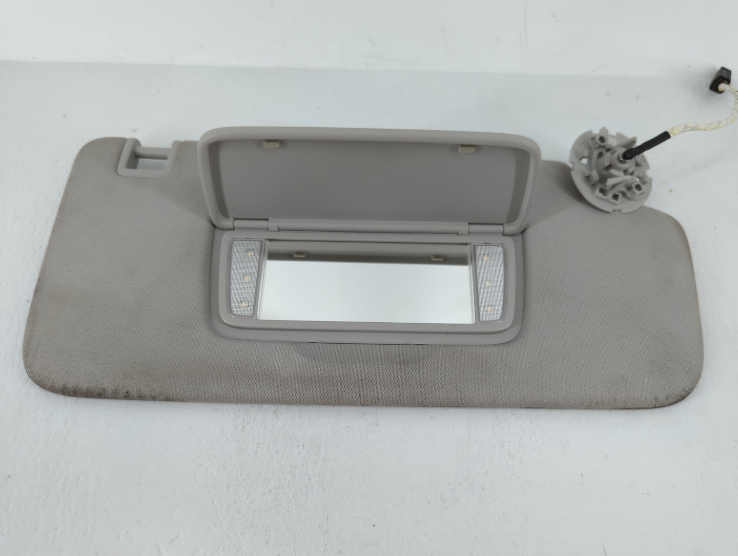 2018-2022 Chevrolet Traverse Sun Visor Shade Replacement Passenger Right Mirror Fits Fits 2018 2019 2020 2021 2022 OEM Used 