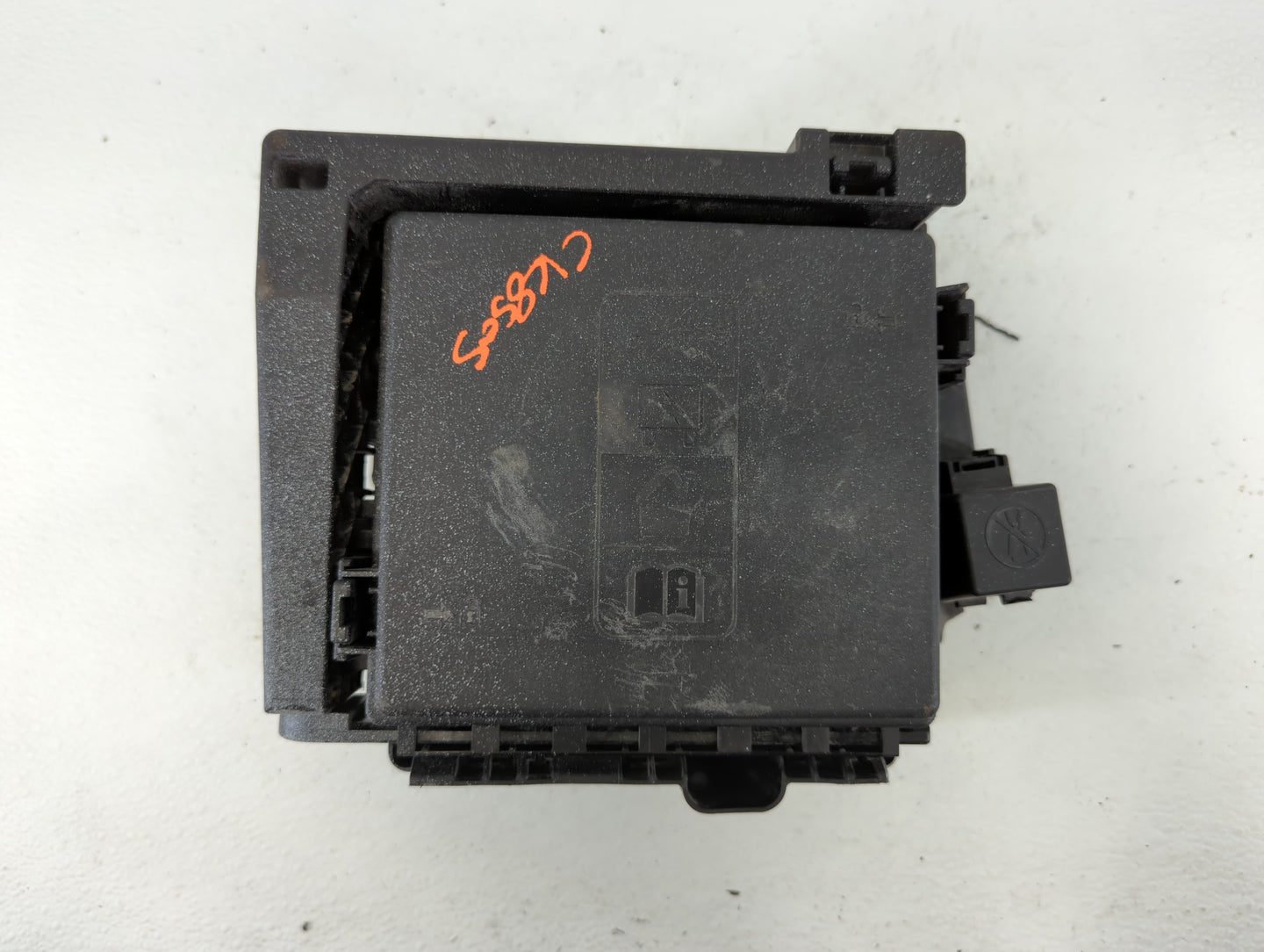 2018-2019 Chevrolet Traverse Fusebox Fuse Box Panel Relay Module P/N:7154-0936-30 Fits Fits 2018 2019 OEM Used Auto Parts - 