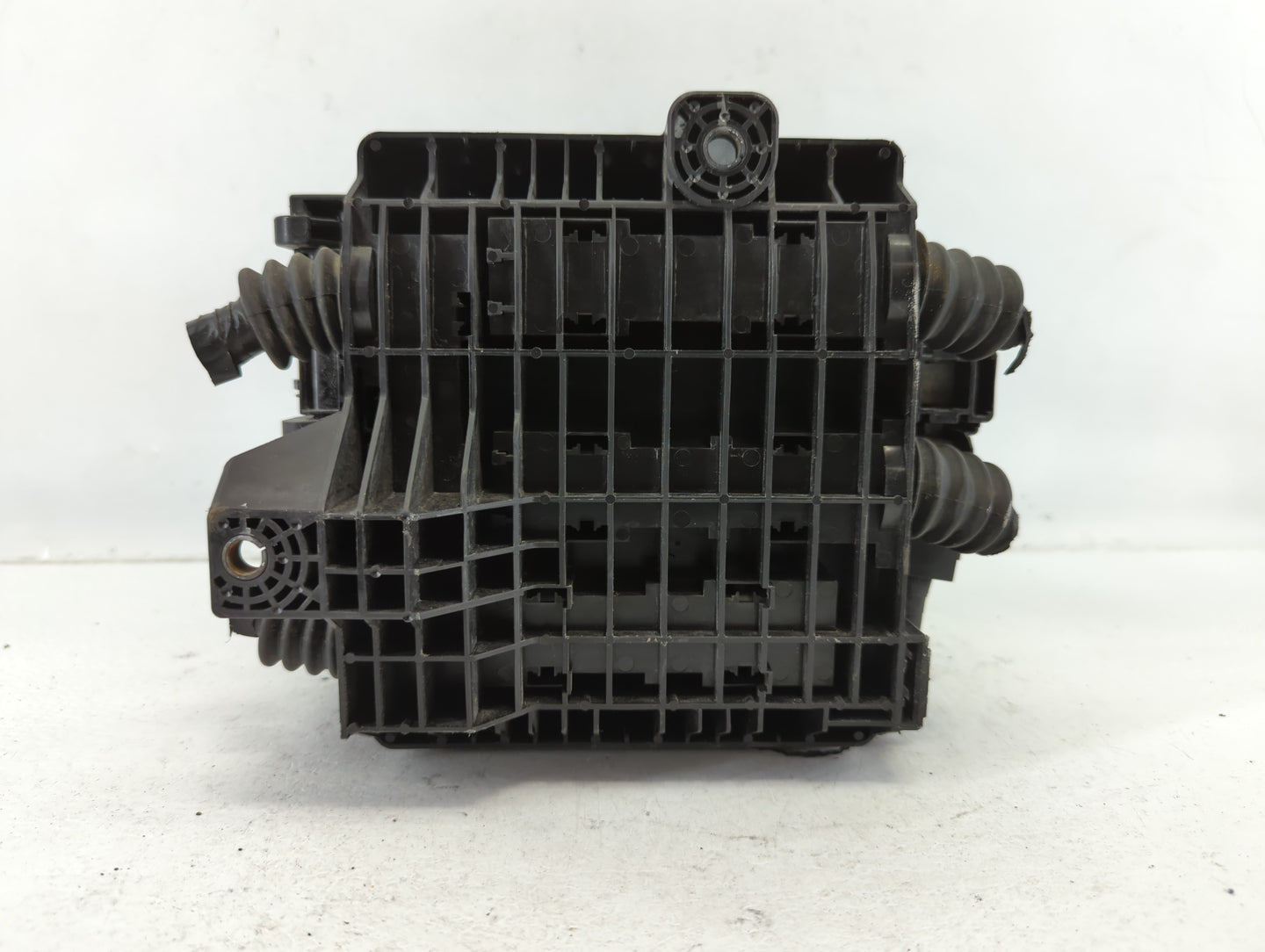2018-2019 Chevrolet Traverse Fusebox Fuse Box Panel Relay Module P/N:7154-0936-30 Fits Fits 2018 2019 OEM Used Auto Parts - 