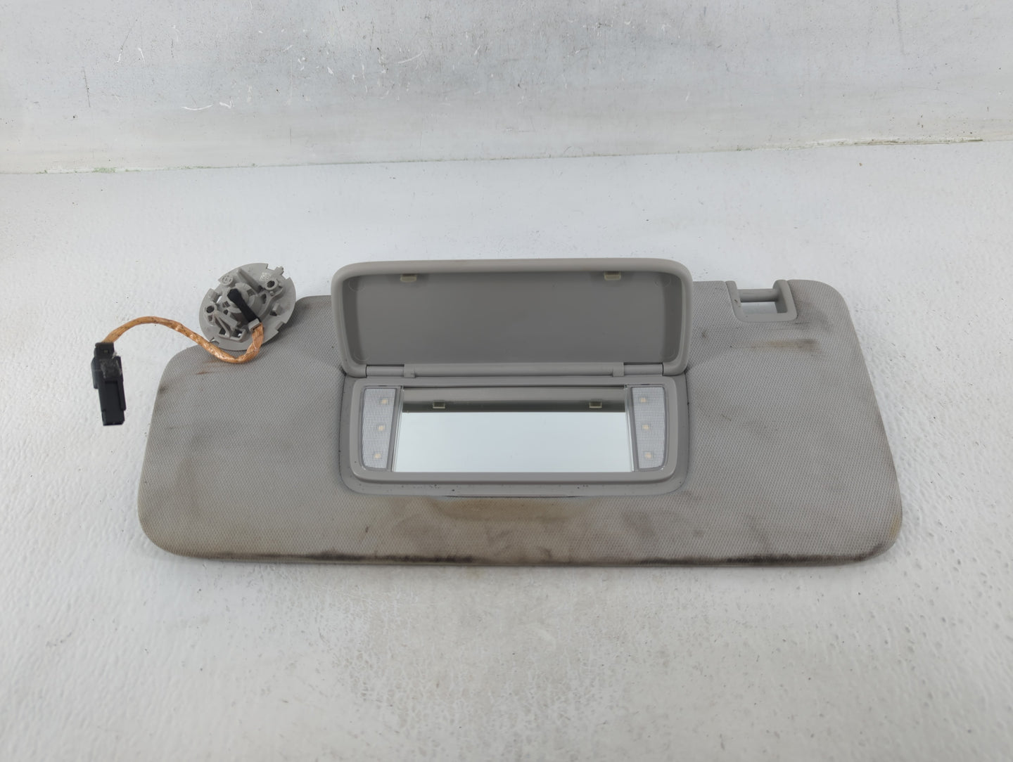 2018-2022 Chevrolet Traverse Sun Visor Shade Replacement Driver Left Mirror Fits Fits 2018 2019 2020 2021 2022 OEM Used Auto