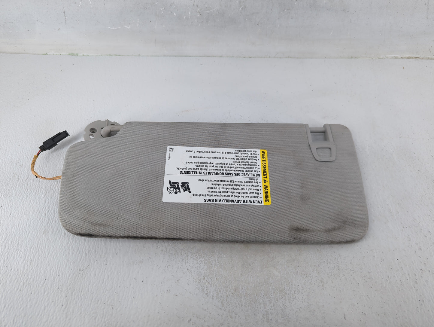 2018-2022 Chevrolet Traverse Sun Visor Shade Replacement Passenger Right Mirror Fits Fits 2018 2019 2020 2021 2022 OEM Used 