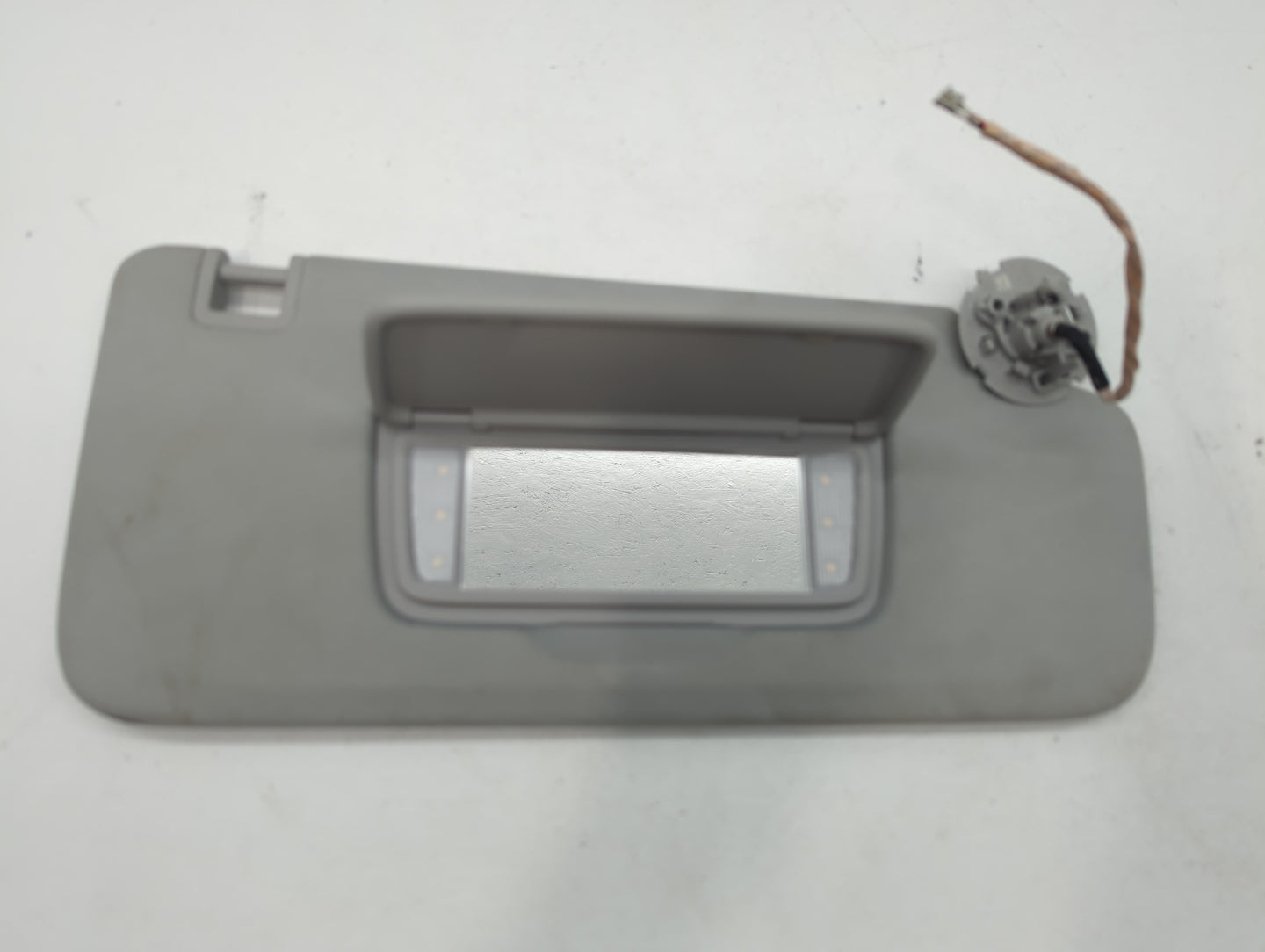 2018-2022 Chevrolet Traverse Sun Visor Shade Replacement Passenger Right Mirror Fits Fits 2018 2019 2020 2021 2022 OEM Used 