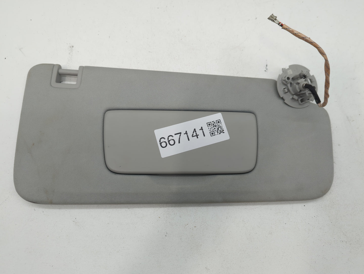 2018-2022 Chevrolet Traverse Sun Visor Shade Replacement Passenger Right Mirror Fits Fits 2018 2019 2020 2021 2022 OEM Used 