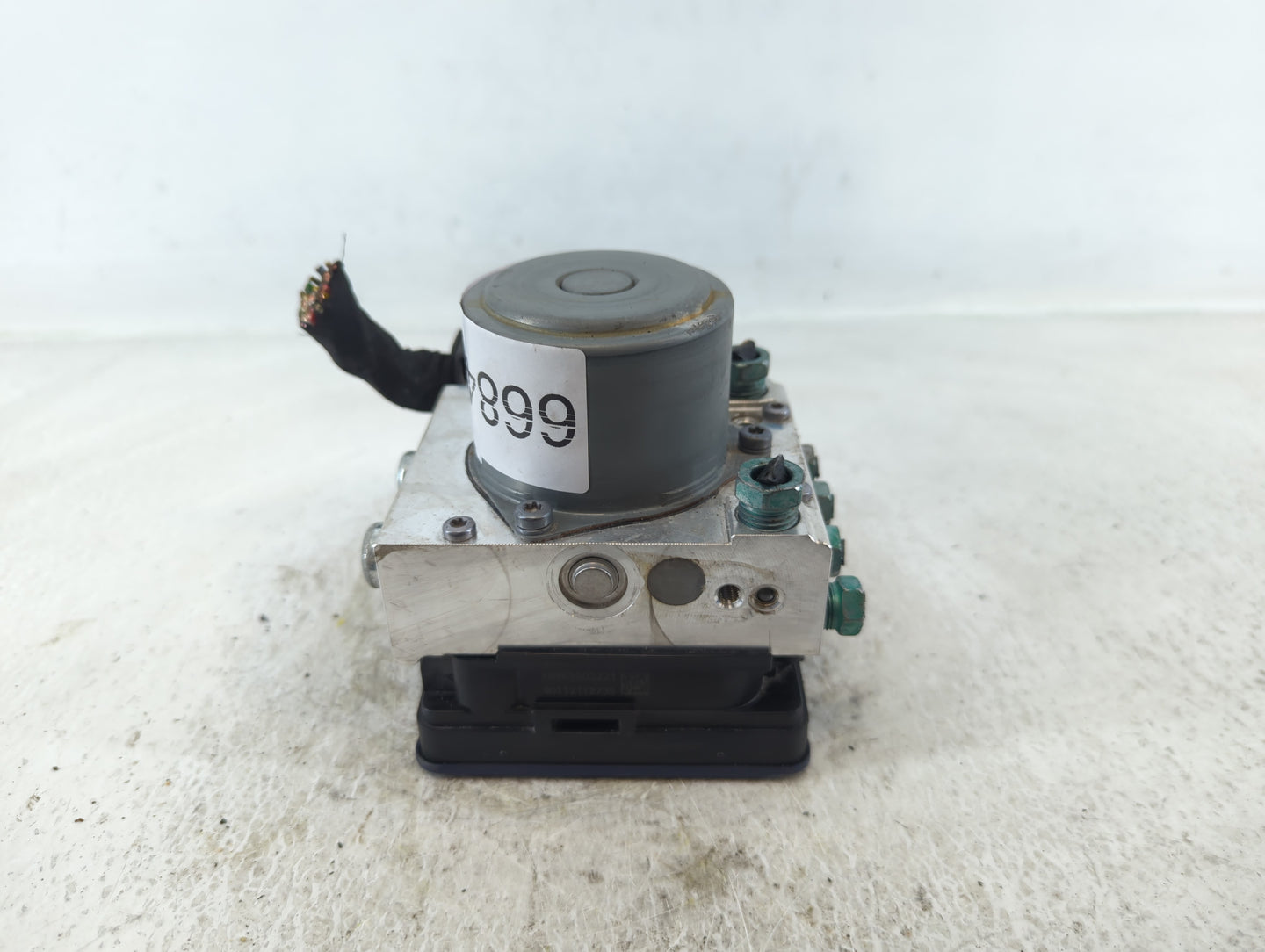 2019-2022 Chevrolet Traverse ABS Pump Control Module Replacement P/N:84503309 Fits Fits 2019 2020 2021 2022 OEM Used Auto Pa
