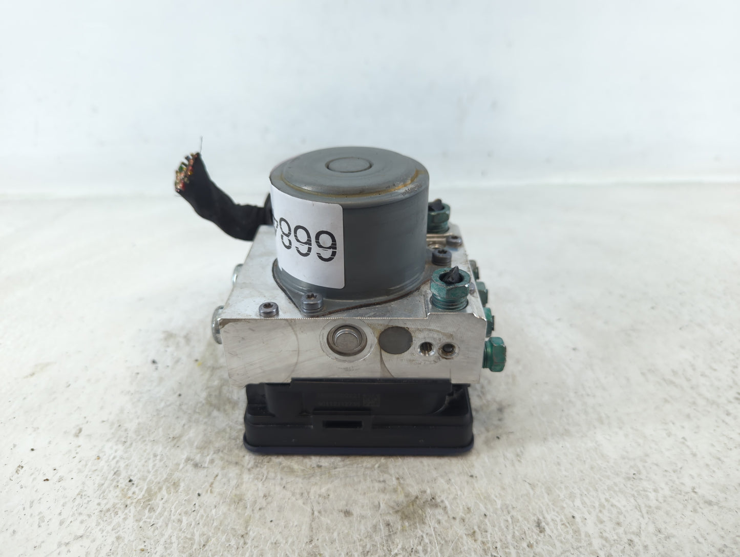 2019-2022 Chevrolet Traverse ABS Pump Control Module Replacement P/N:84503309 Fits Fits 2019 2020 2021 2022 OEM Used Auto Pa