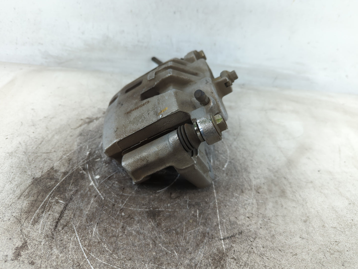2018-2020 Chevrolet Traverse Front Driver Left Brake Caliper - Oemusedautoparts1.com