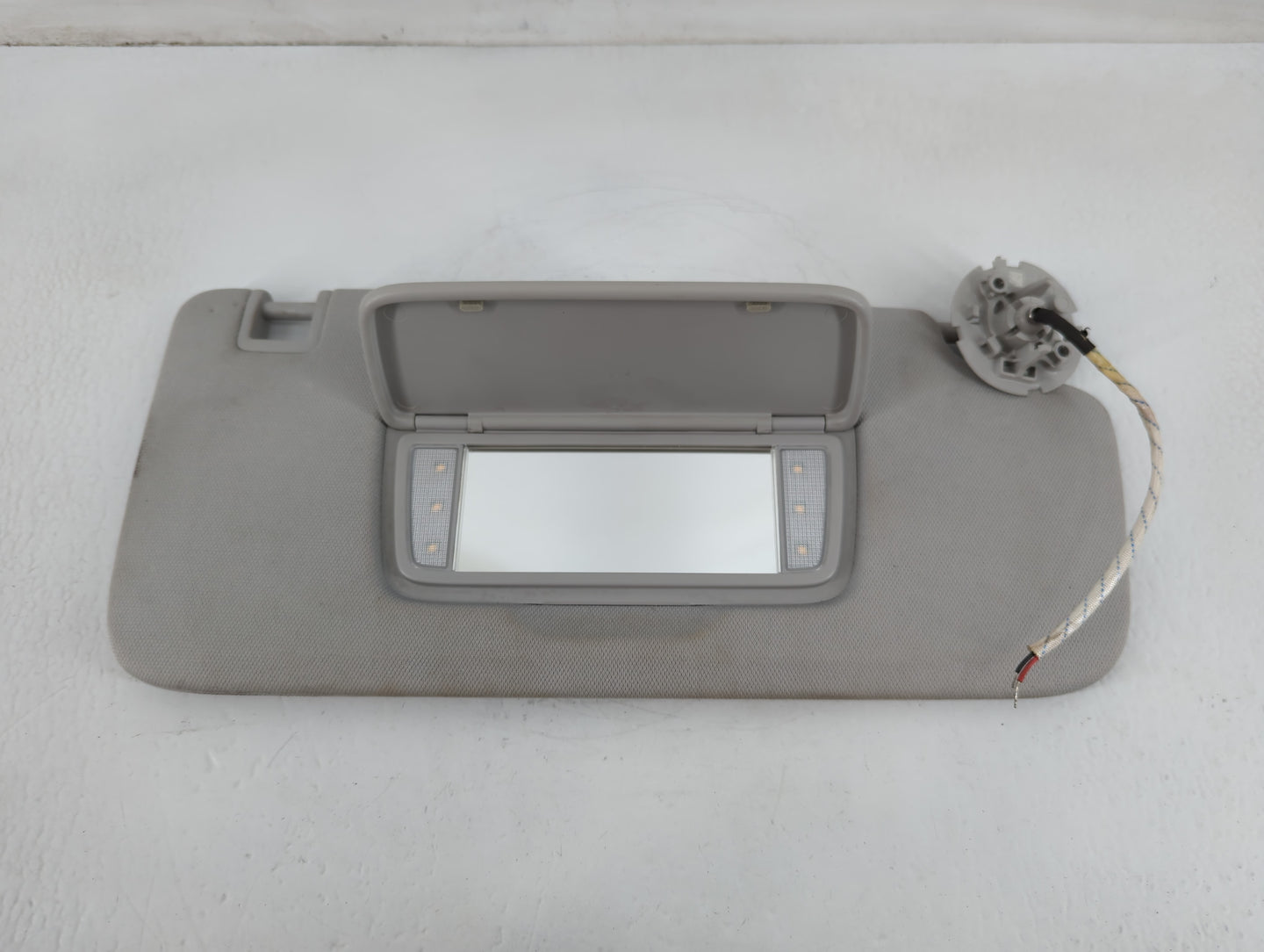 2018-2022 Chevrolet Traverse Sun Visor Shade Replacement Passenger Right Mirror Fits Fits 2018 2019 2020 2021 2022 OEM Used 