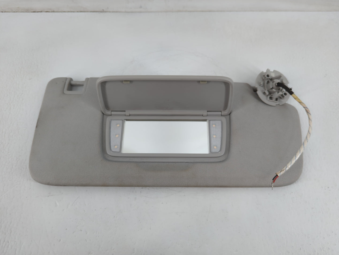 2018-2022 Chevrolet Traverse Sun Visor Shade Replacement Passenger Right Mirror Fits Fits 2018 2019 2020 2021 2022 OEM Used 