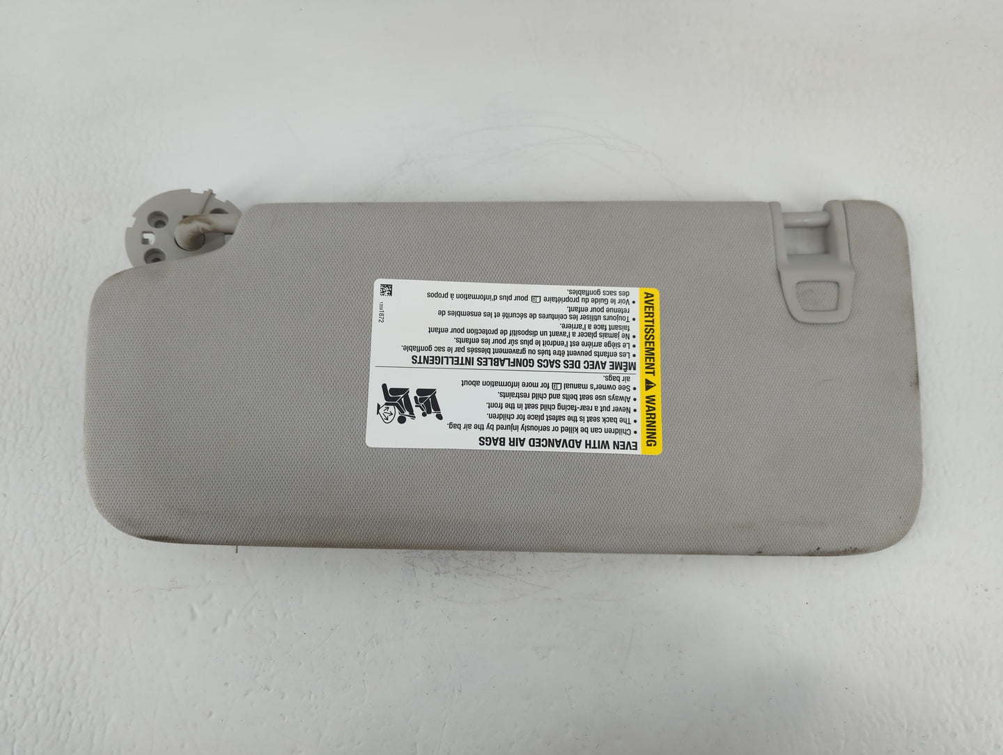 2018-2022 Chevrolet Traverse Sun Visor Shade Replacement Passenger Right Mirror Fits Fits 2018 2019 2020 2021 2022 OEM Used 