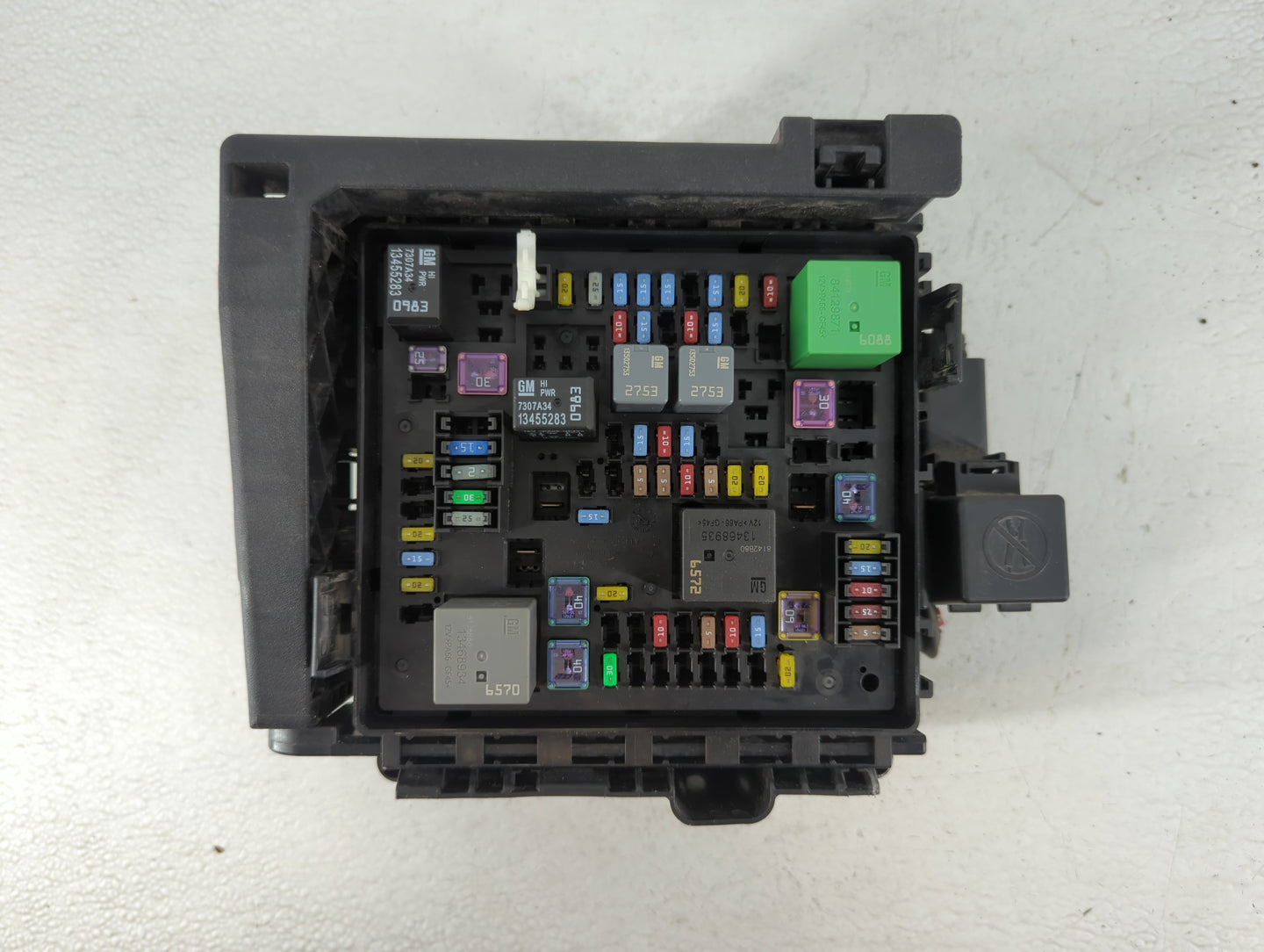 2018-2019 Chevrolet Traverse Fusebox Fuse Box Panel Relay Module P/N:7154-0936-30 Fits Fits 2018 2019 OEM Used Auto Parts - 