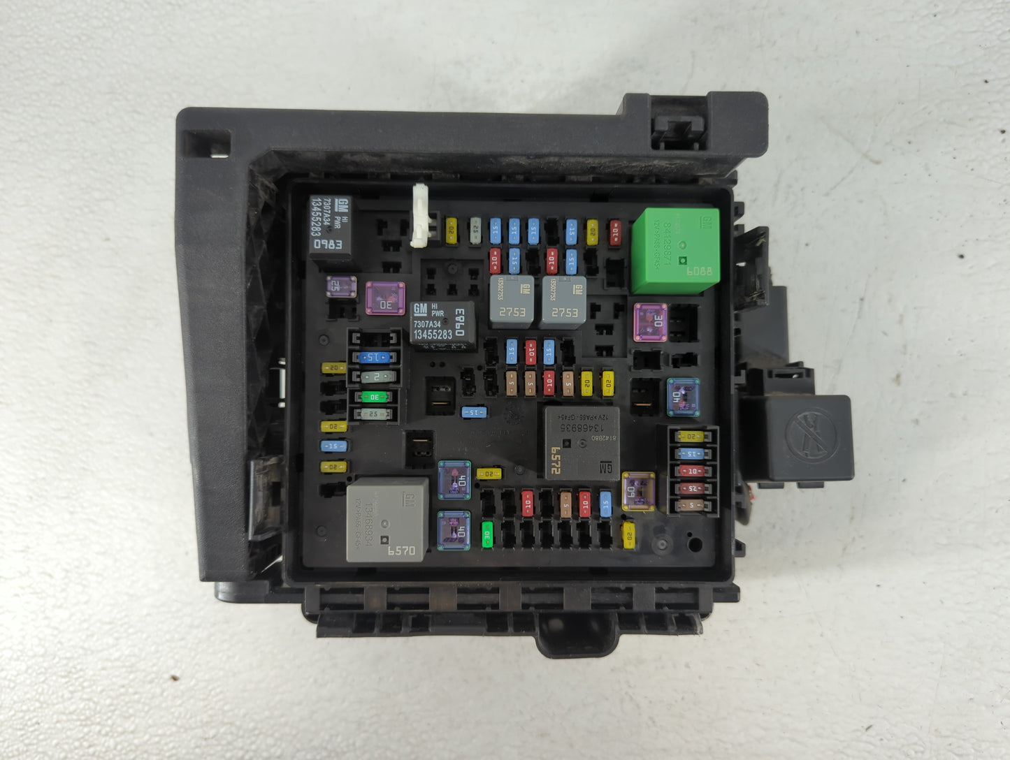 2018-2019 Chevrolet Traverse Fusebox Fuse Box Panel Relay Module P/N:7154-0936-30 Fits Fits 2018 2019 OEM Used Auto Parts - 
