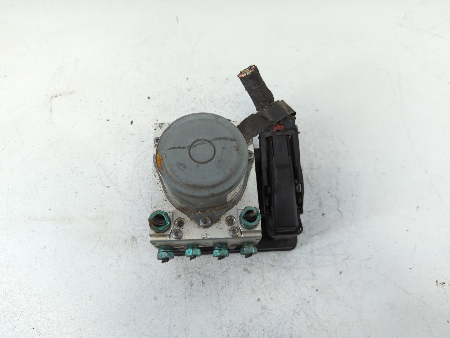 2019-2022 Chevrolet Traverse ABS Pump Control Module Replacement P/N:84503309 Fits Fits 2019 2020 2021 2022 OEM Used Auto Pa