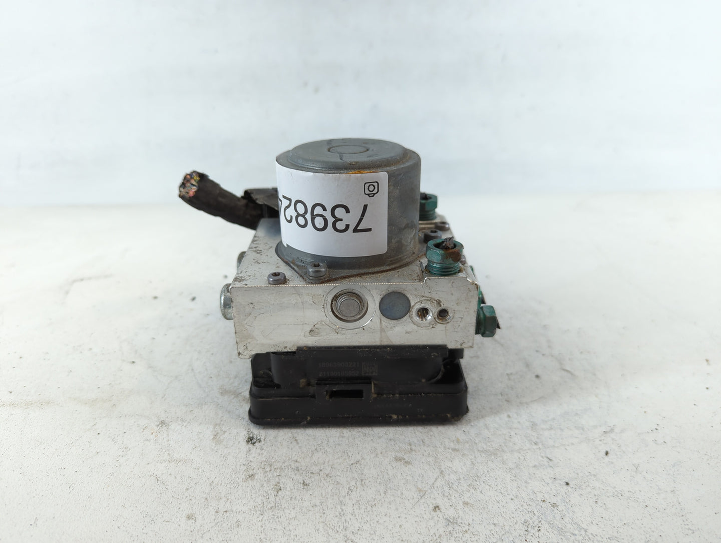 2019-2022 Chevrolet Traverse ABS Pump Control Module Replacement P/N:84503309 Fits Fits 2019 2020 2021 2022 OEM Used Auto Pa