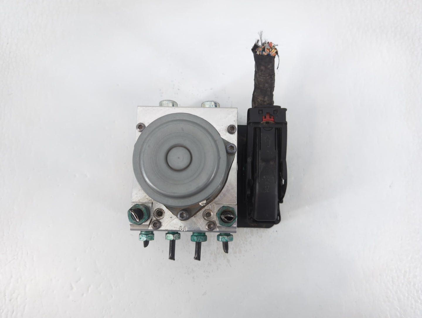 2019-2022 Chevrolet Traverse ABS Pump Control Module Replacement P/N:84503309 Fits Fits 2019 2020 2021 2022 OEM Used Auto Pa