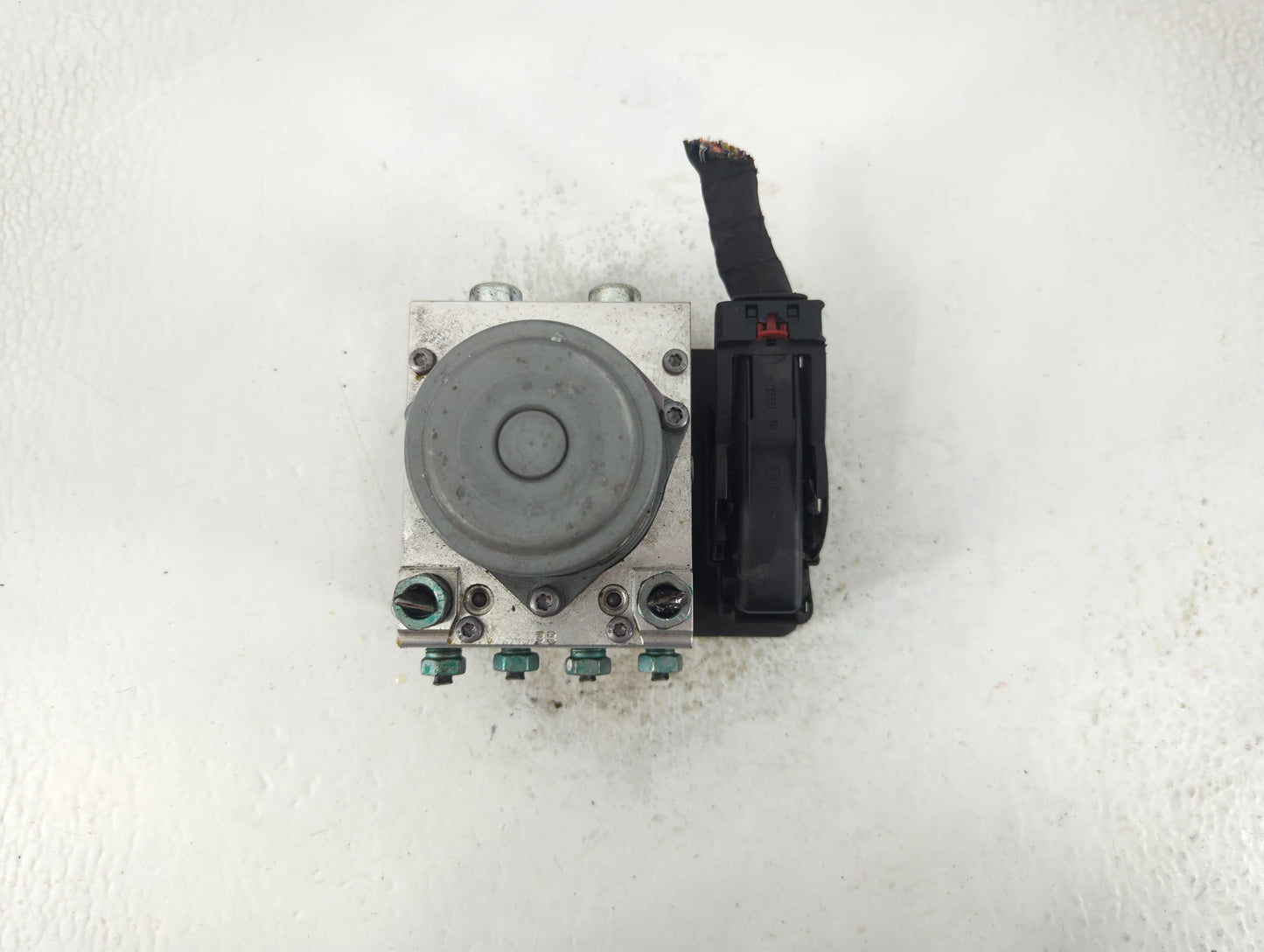 2019-2022 Chevrolet Traverse ABS Pump Control Module Replacement P/N:84503309 Fits Fits 2019 2020 2021 2022 OEM Used Auto Pa