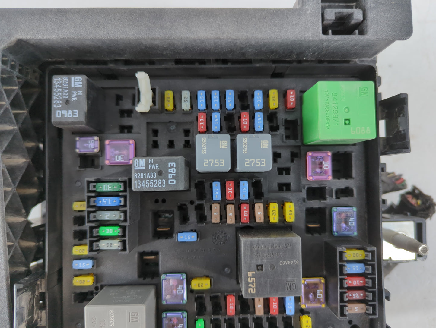 2018-2019 Chevrolet Traverse Fusebox Fuse Box Panel Relay Module P/N:7171-4521-30 Fits Fits 2018 2019 OEM Used Auto Parts - 
