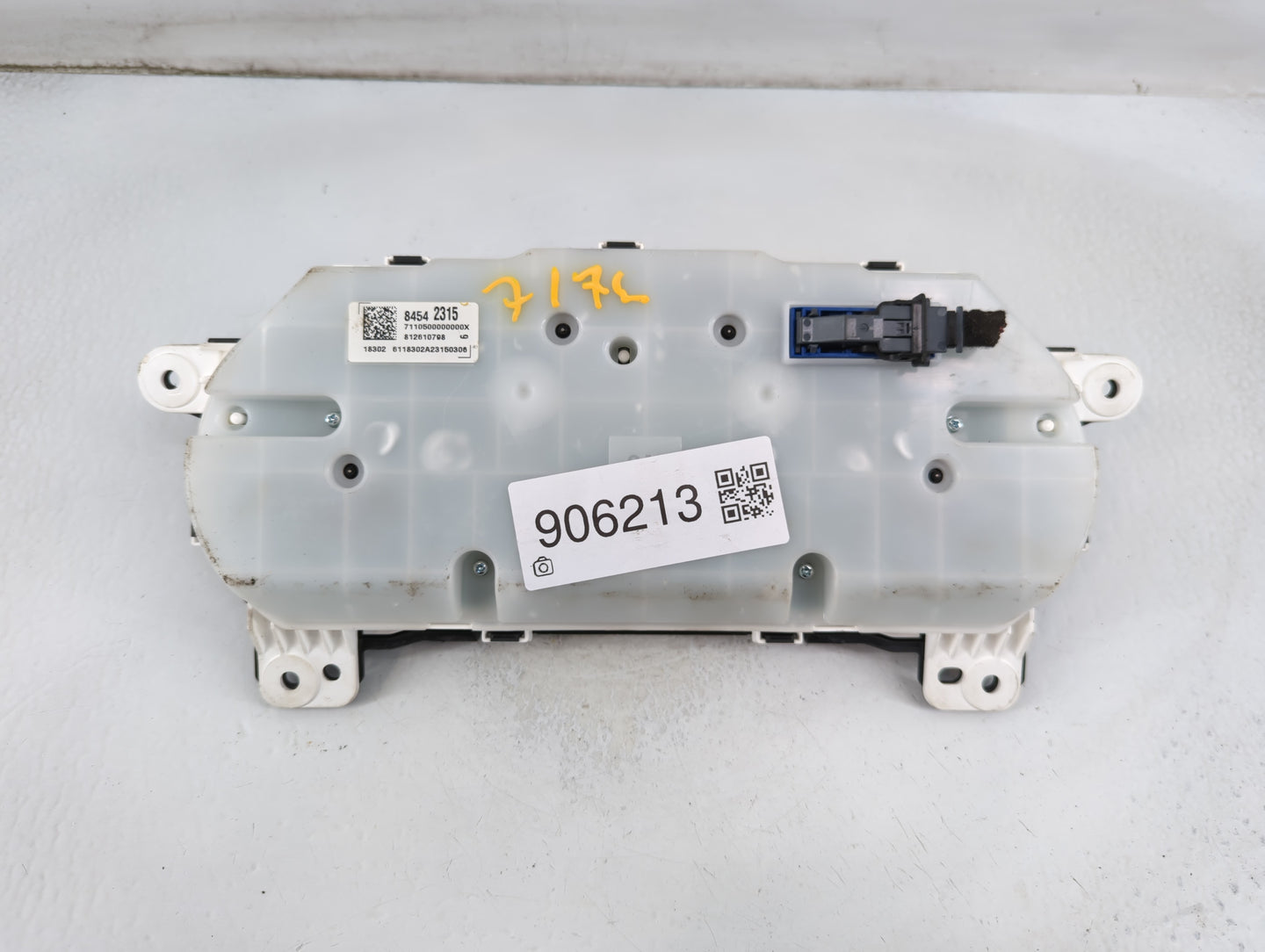 2019 Chevrolet Traverse Instrument Cluster Speedometer Gauges P/N:84542315 Fits OEM Used Auto Parts - Oemusedautoparts1.com