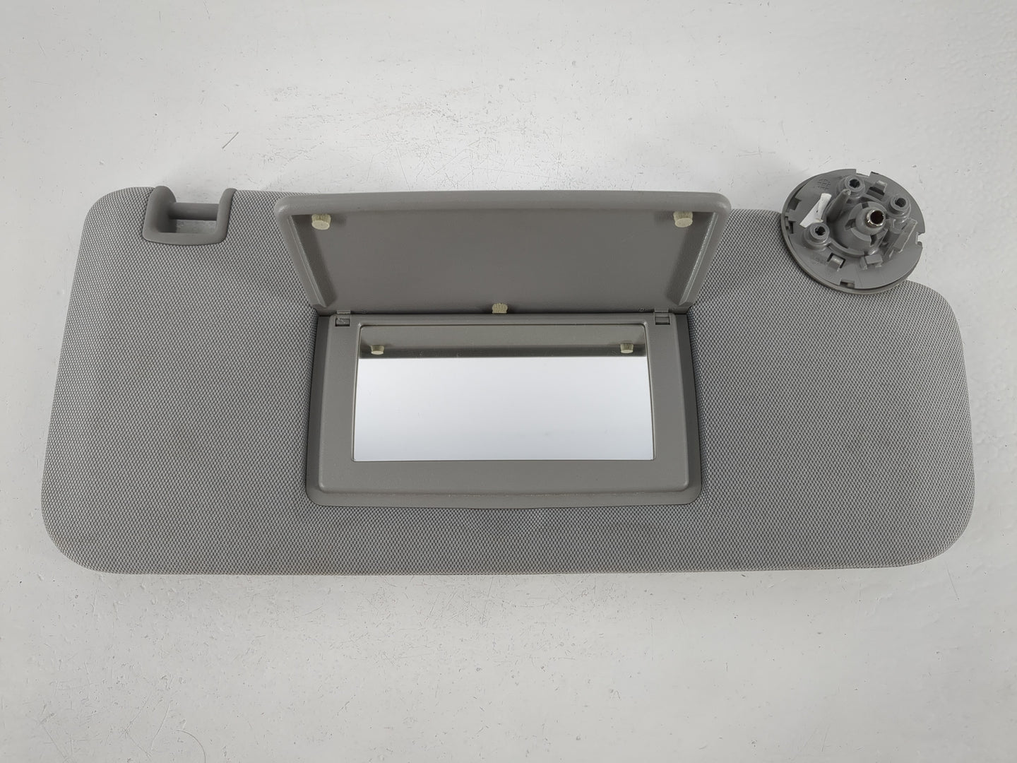2017-2021 Chevrolet Trax Sun Visor Shade Replacement Passenger Right Mirror Fits Fits 2017 2018 2019 2020 2021 OEM Used Auto