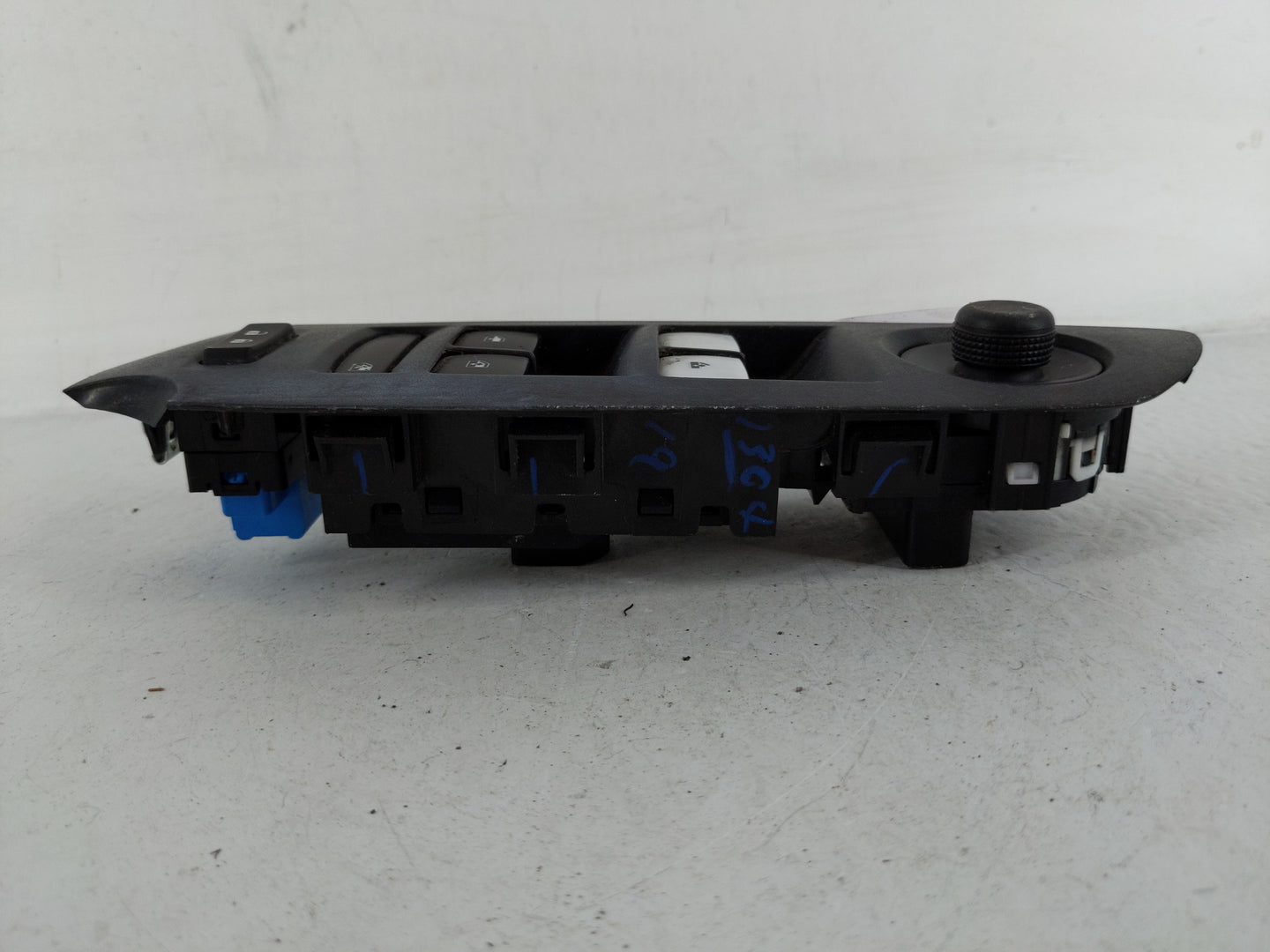 2017-2021 Chevrolet Trax Master Power Window Switch Replacement Driver Side Left P/N:22915128 Fits Fits 2017 2018 2019 2020 
