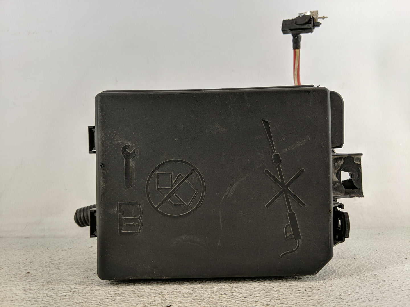 2018-2021 Chevrolet Trax Fusebox Fuse Box Panel Relay Module P/N:42624875 Fits Fits 2018 2019 2020 2021 OEM Used Auto Parts 