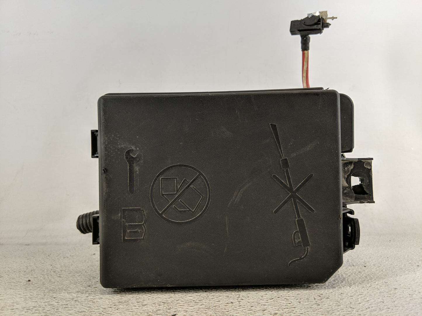 2018-2021 Chevrolet Trax Fusebox Fuse Box Panel Relay Module P/N:42624875 Fits Fits 2018 2019 2020 2021 OEM Used Auto Parts 
