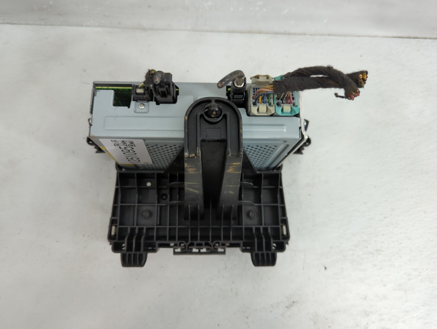 2017-2020 Chevrolet Trax Radio AM FM Cd Player Receiver Replacement P/N:84388576 Fits Fits 2017 2018 2019 2020 OEM Used Auto