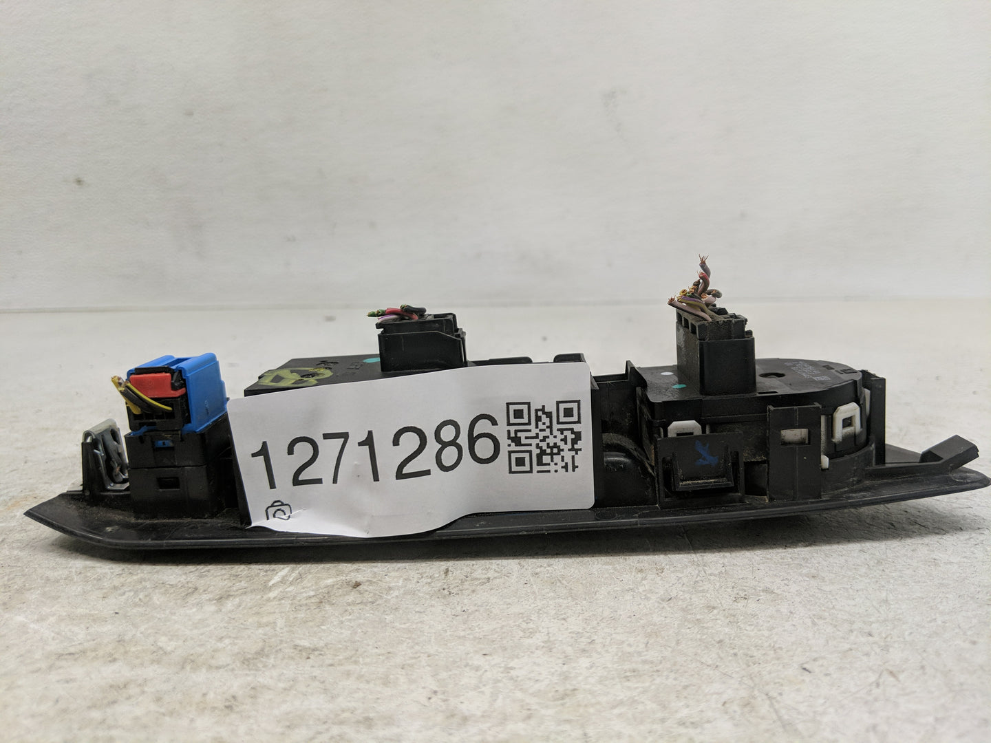 2017-2021 Chevrolet Trax Master Power Window Switch Replacement Driver Side Left P/N:17015503 42406141 Fits OEM Used Auto Pa