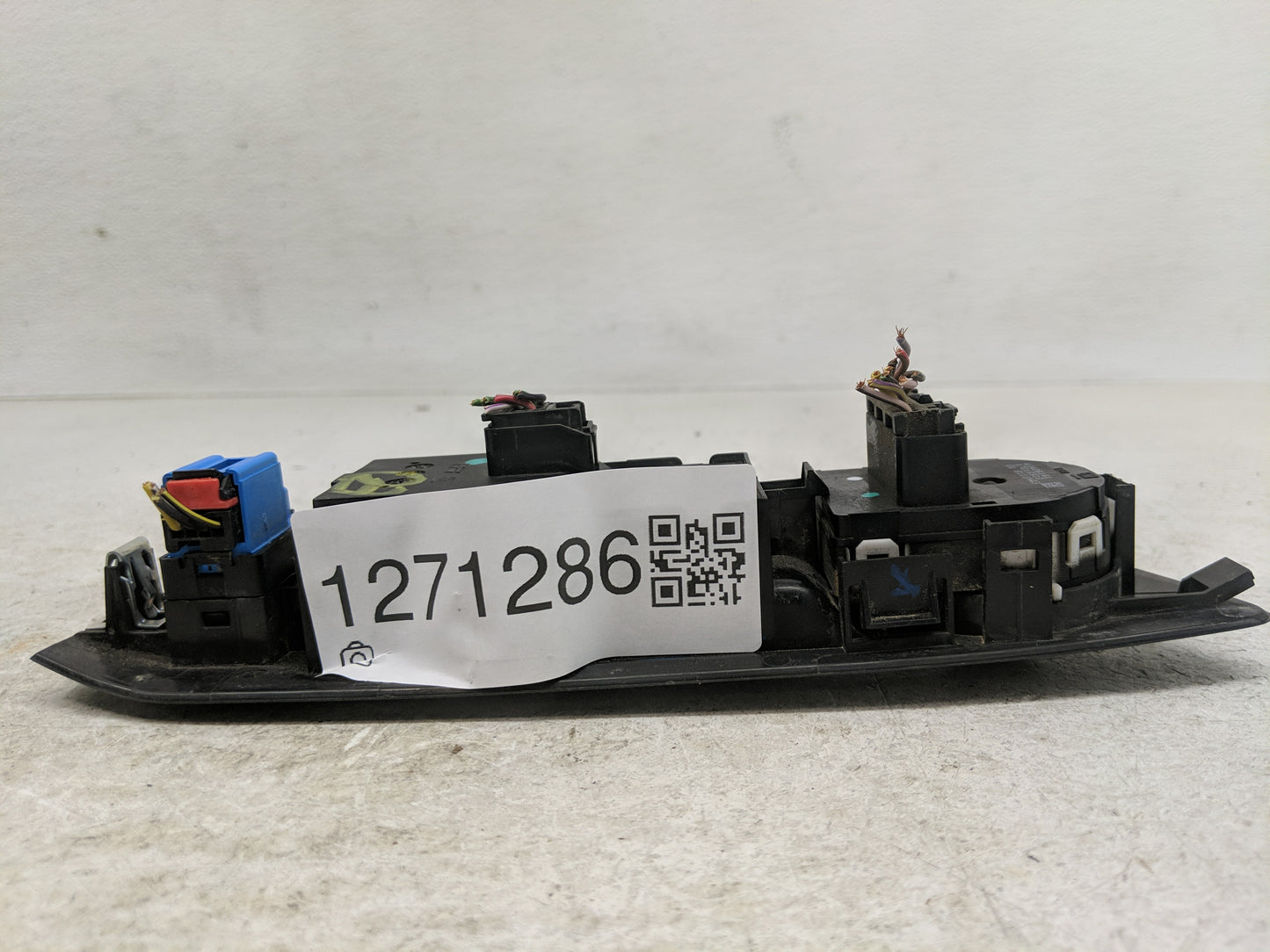 2017-2021 Chevrolet Trax Master Power Window Switch Replacement Driver Side Left P/N:17015503 42406141 Fits OEM Used Auto Pa