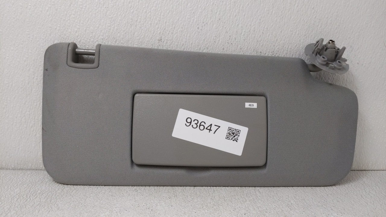 2017-2018 Chevrolet Trax Sun Visor Shade Replacement Passenger Right Mirror Fits Fits 2017 2018 OEM Used Auto Parts - Oemuse