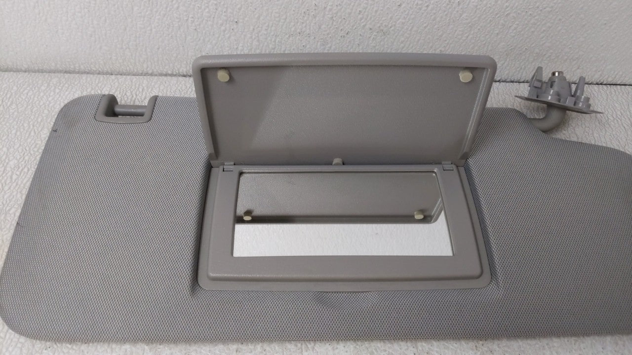 2017-2018 Chevrolet Trax Sun Visor Shade Replacement Passenger Right Mirror Fits Fits 2017 2018 OEM Used Auto Parts - Oemuse