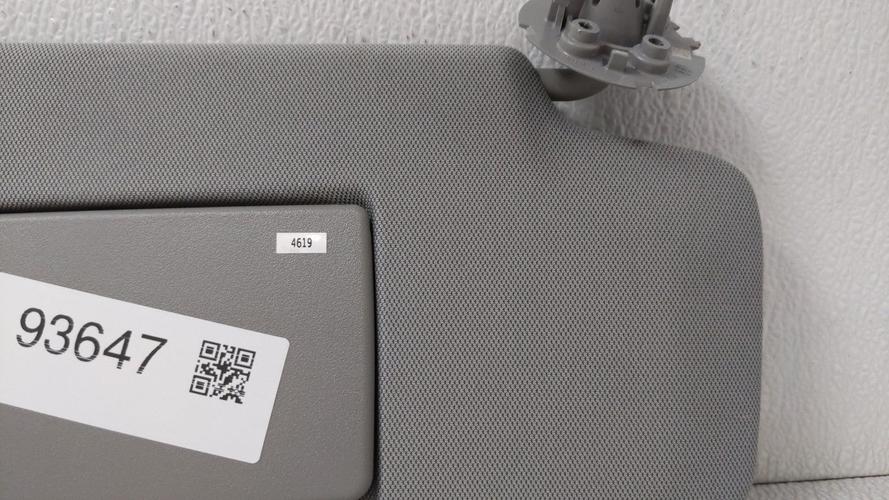 2017-2018 Chevrolet Trax Sun Visor Shade Replacement Passenger Right Mirror Fits Fits 2017 2018 OEM Used Auto Parts - Oemuse