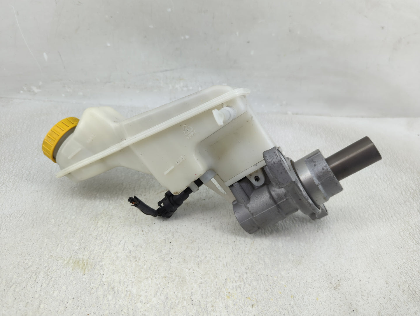 2013-2021 Chevrolet Trax Brake Master Cylinder 1310371 - Oemusedautoparts1.com