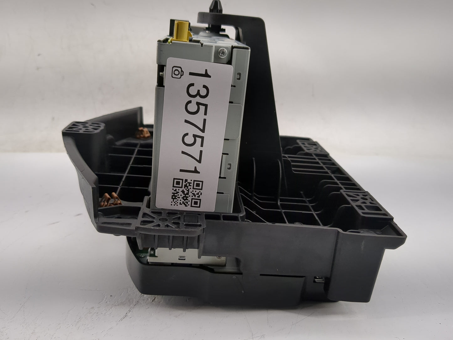 2018-2019 Chevrolet Trax Radio AM FM Cd Player Receiver Replacement P/N:812425551 84388577, 84610605 Fits Fits 2018 2019 OEM