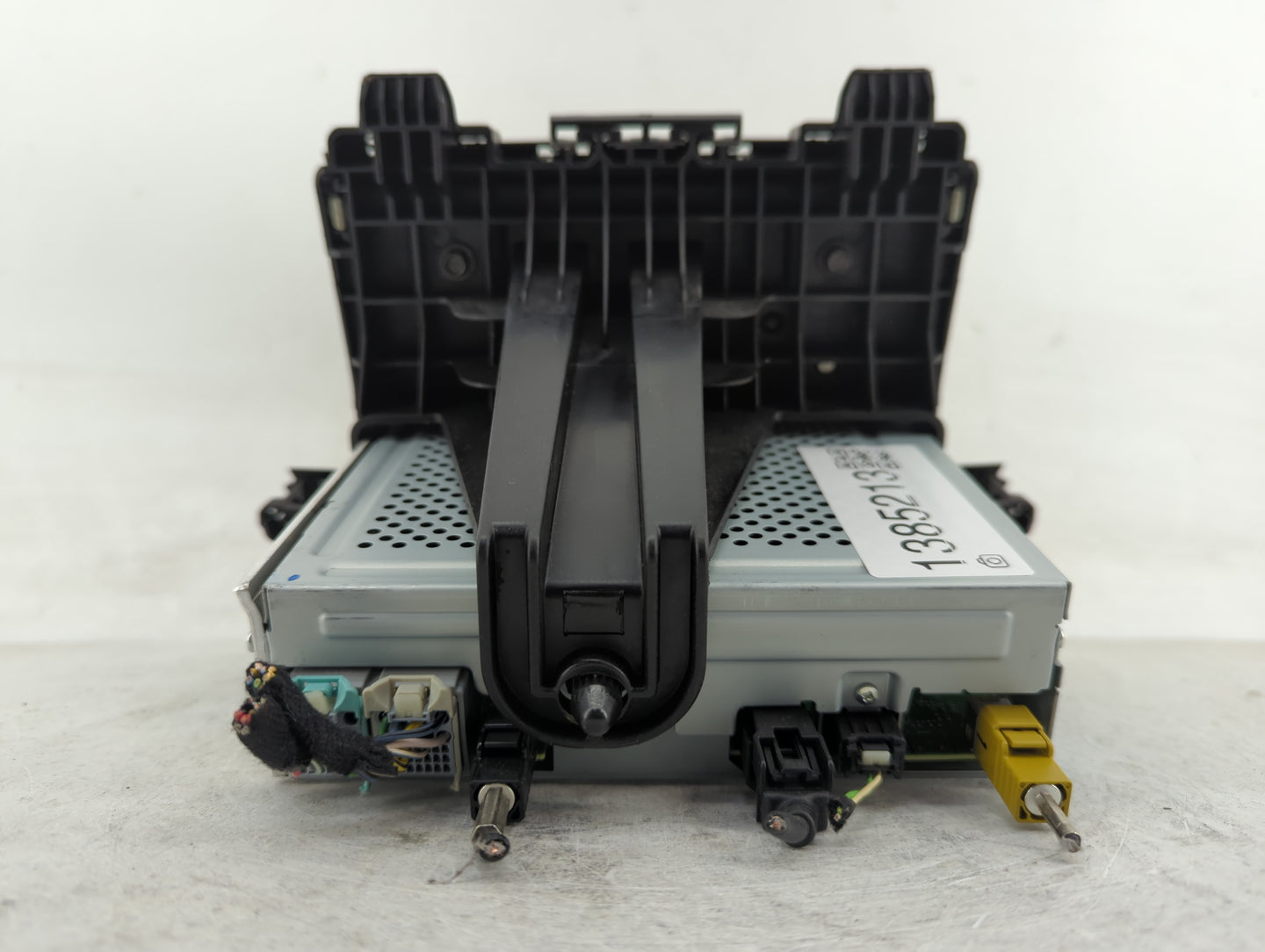 2017-2020 Chevrolet Trax Radio AM FM Cd Player Receiver Replacement P/N:84610605 Fits Fits 2017 2018 2019 2020 OEM Used Auto