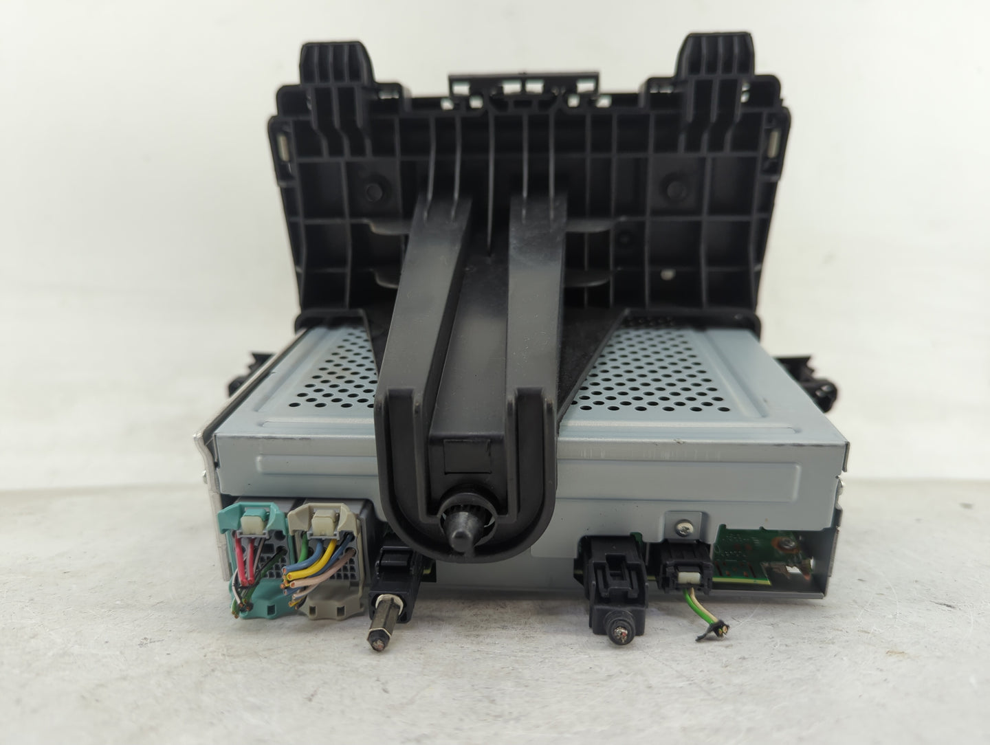 2018-2019 Chevrolet Trax Radio AM FM Cd Player Receiver Replacement P/N:84610604 Fits Fits 2018 2019 OEM Used Auto Parts - O