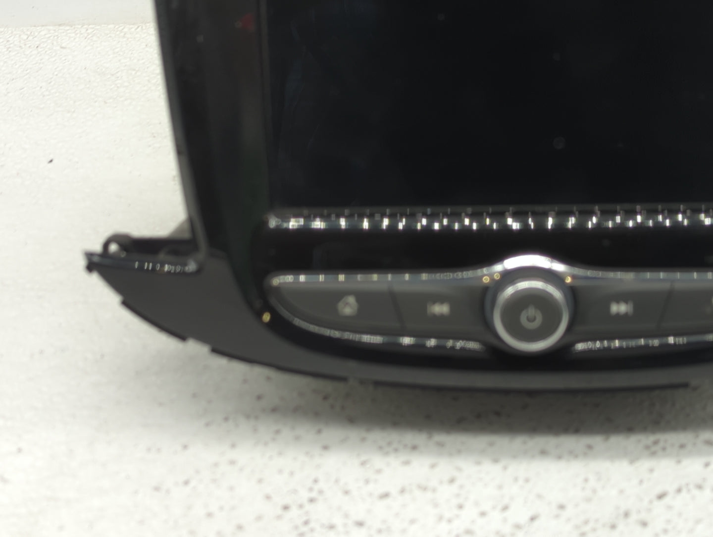 2017-2020 Chevrolet Trax Radio AM FM Cd Player Receiver Replacement P/N:84479948 Fits Fits 2017 2018 2019 2020 OEM Used Auto