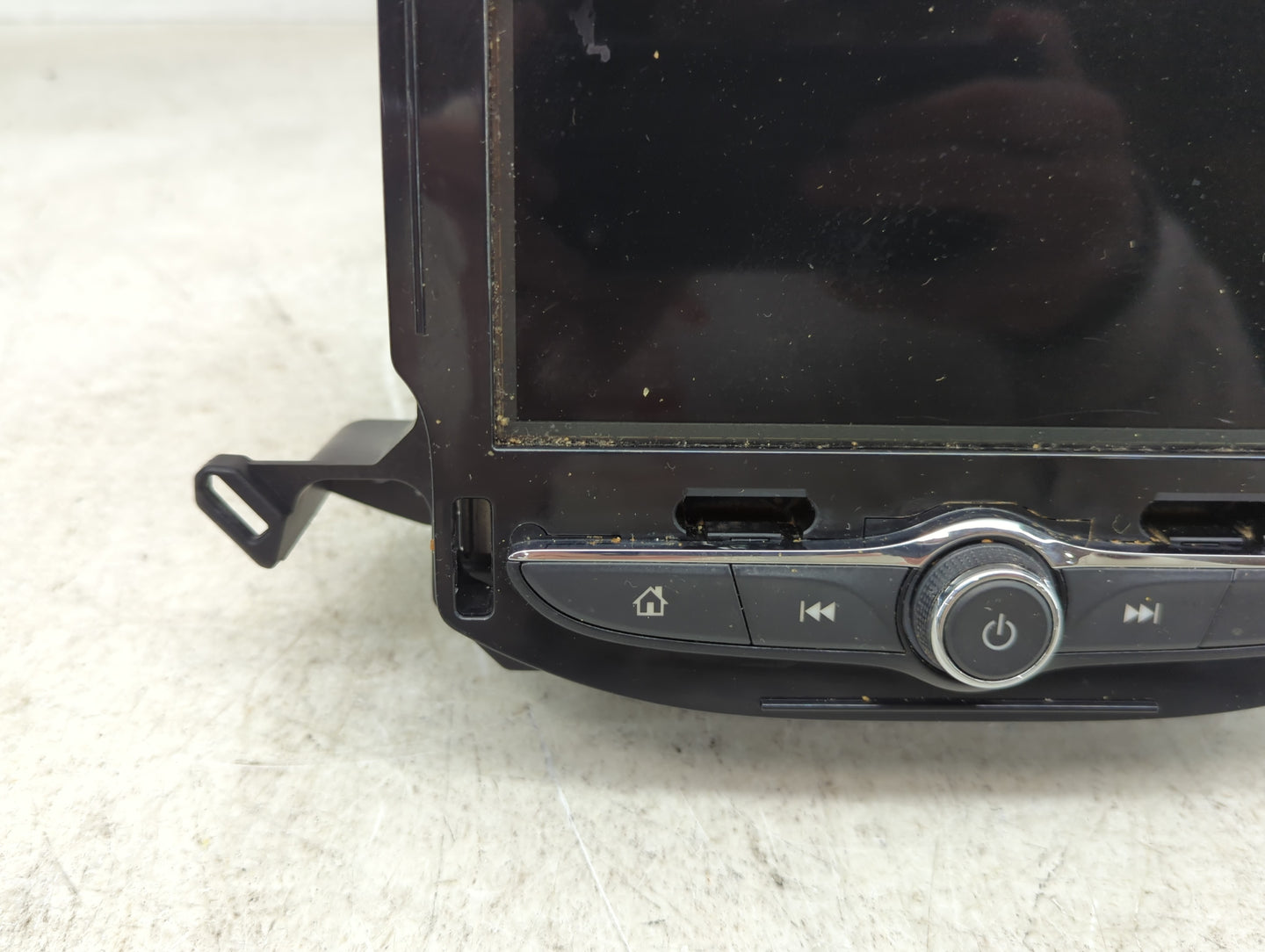 2018-2019 Chevrolet Trax Radio AM FM Cd Player Receiver Replacement P/N:84610605 Fits Fits 2018 2019 OEM Used Auto Parts - O