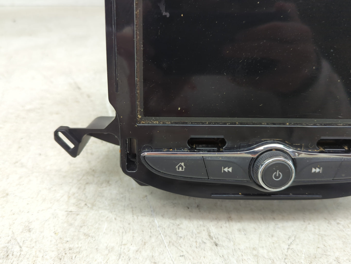 2018-2019 Chevrolet Trax Radio AM FM Cd Player Receiver Replacement P/N:84610605 Fits Fits 2018 2019 OEM Used Auto Parts - O