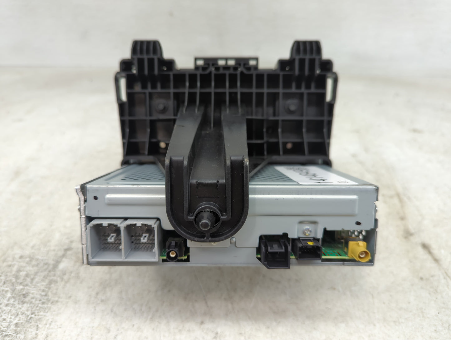 2018-2019 Chevrolet Trax Radio AM FM Cd Player Receiver Replacement P/N:84610605 Fits Fits 2018 2019 OEM Used Auto Parts - O