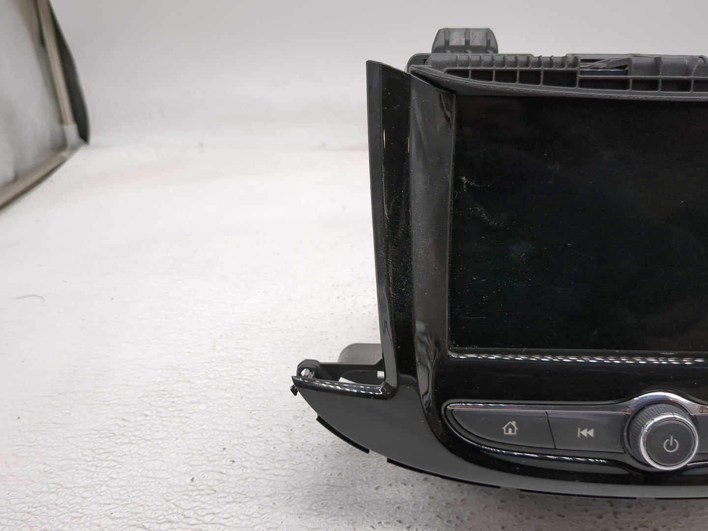 2017-2020 Chevrolet Trax Radio AM FM Cd Player Receiver Replacement Fits Fits 2017 2018 2019 2020 OEM Used Auto Parts - Oemu