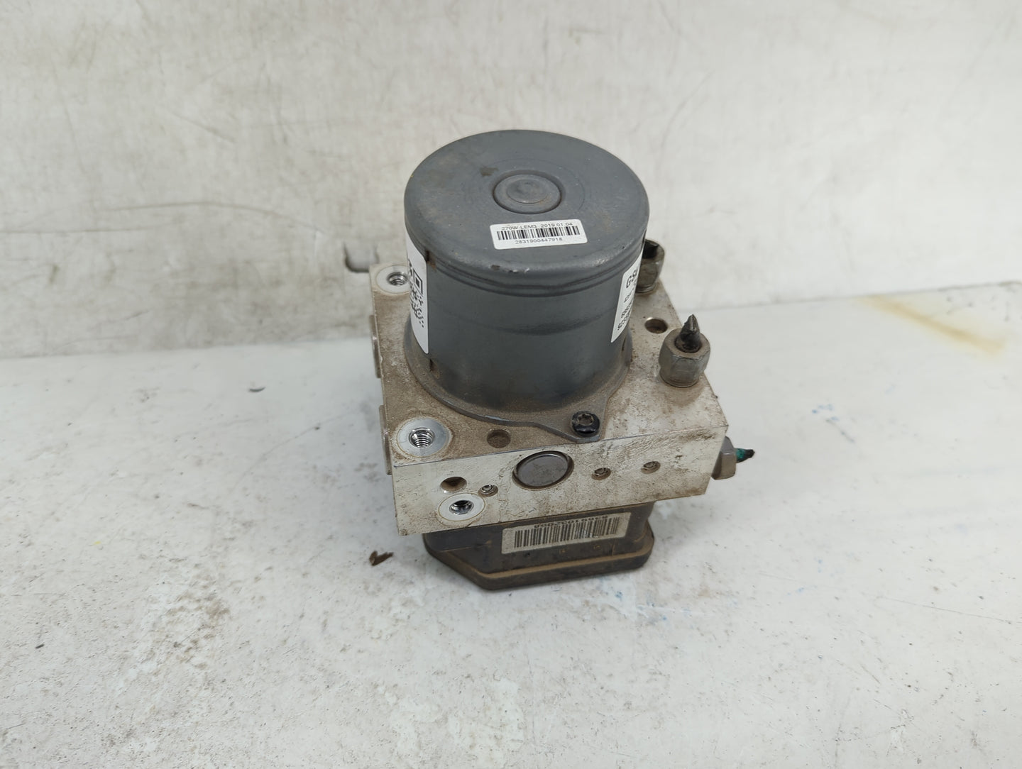 2017-2021 Chevrolet Trax ABS Pump Control Module Replacement P/N:01090942AAA 42643519 Fits Fits 2017 2018 2019 2020 2021 OEM