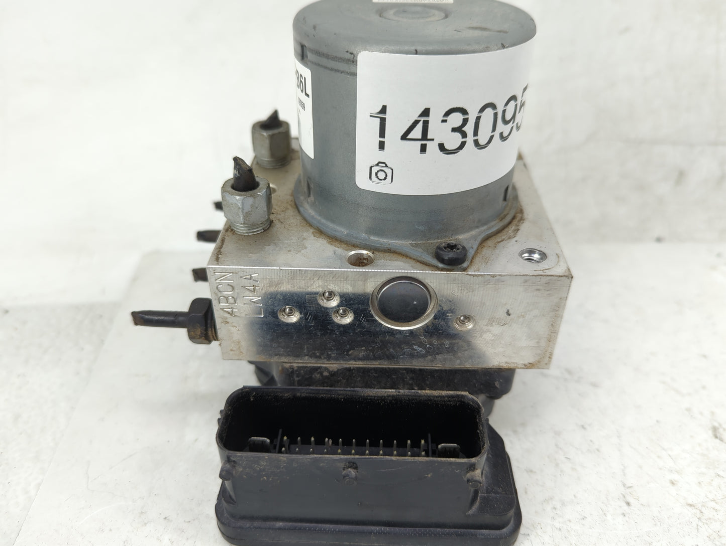 2017-2020 Chevrolet Trax ABS Pump Control Module Replacement P/N:01090942AAA 42643519 Fits Fits 2017 2018 2019 2020 OEM Used