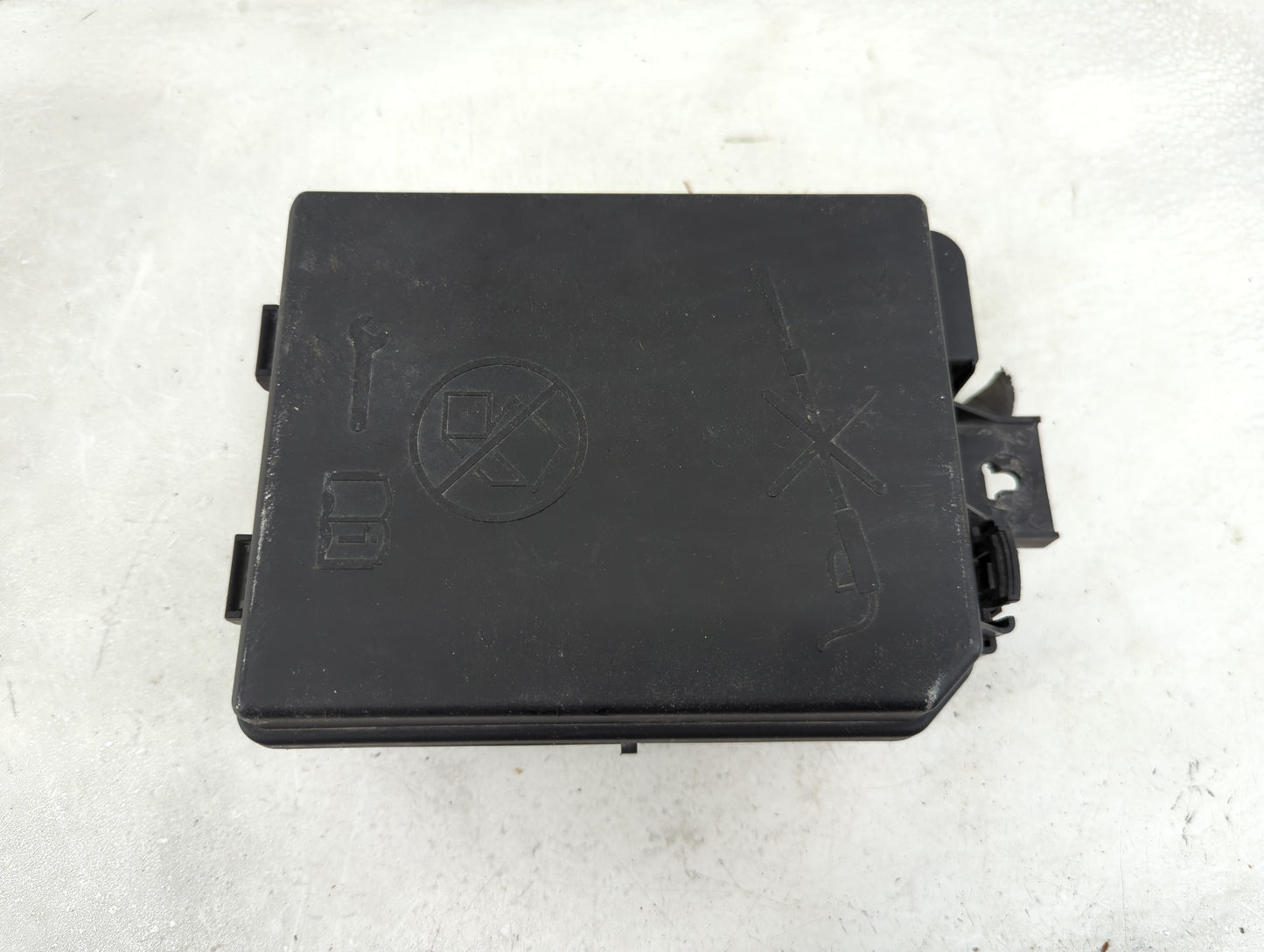 2018-2021 Chevrolet Trax Fusebox Fuse Box Panel Relay Module P/N:42624875 Fits Fits 2018 2019 2020 2021 OEM Used Auto Parts 