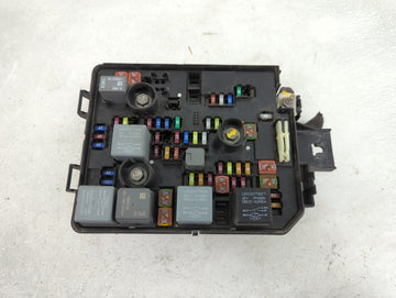2018-2021 Chevrolet Trax Fusebox Fuse Box Panel Relay Module P/N:42624875 Fits Fits 2018 2019 2020 2021 OEM Used Auto Parts