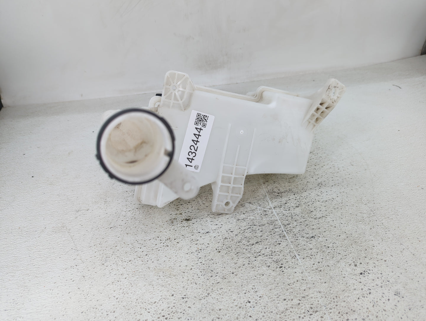 2015-2021 Chevrolet Trax Windshield Washer Fluid Reservoir Bottle Oem - Oemusedautoparts1.com